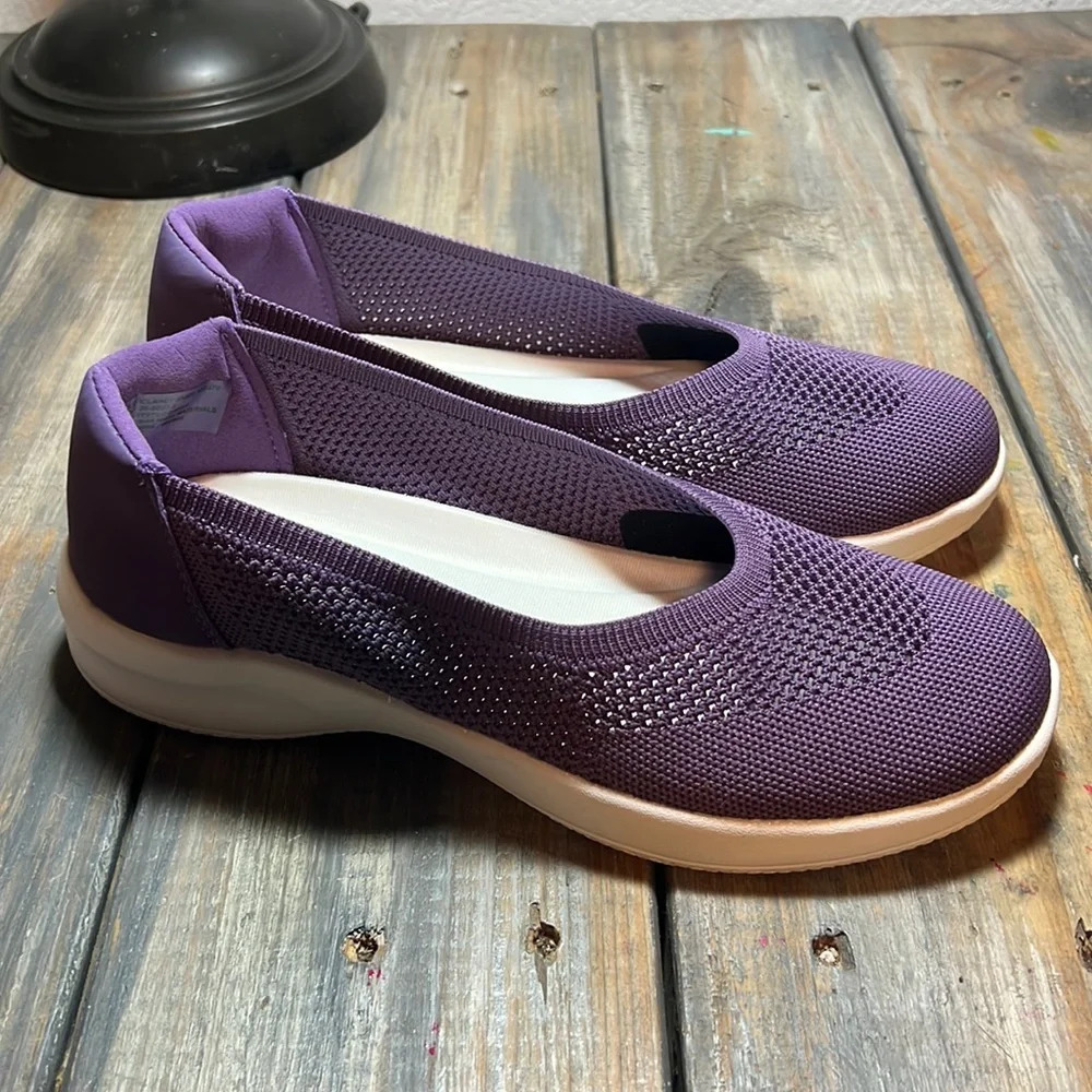 CV Sport Laney Slip On Sneaker. 8.5 W